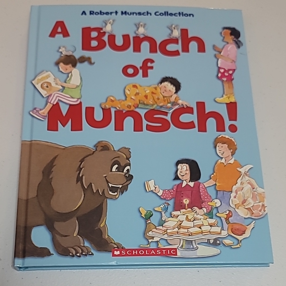 Scholastic A Bunch of Munsch Book